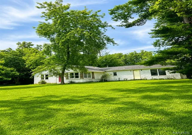 Photo 2 of Sale Pending at 413 Reis Rd, Ballwin, MO 63021 | MLS# MIS26043746 | Listing updated on 2026-08-20