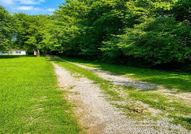 Photo 3 of Sale Pending at 413 Reis Rd, Ballwin, MO 63021 | MLS# MIS26043746 | Listing updated on 2026-08-20