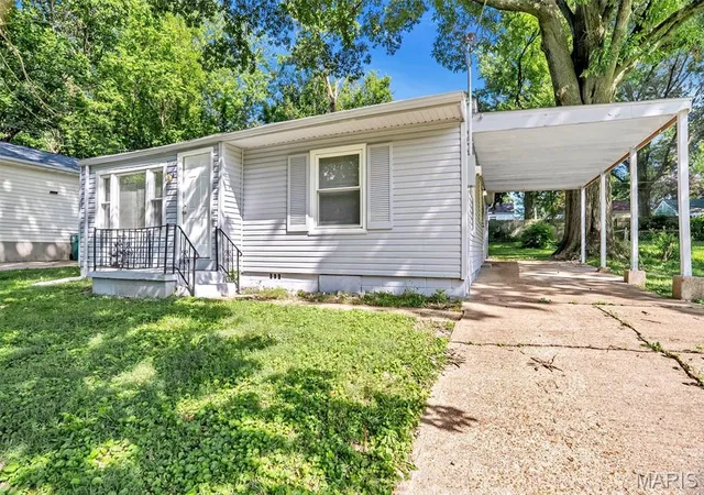 1st image of 134 Anistasia Dr, Saint Louis, MO 63135 | MLS# MIS26043748