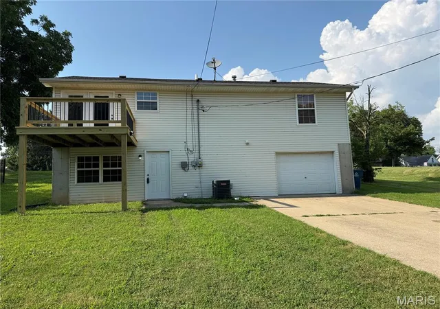 Homes for sale in Alton, IL | 3209 College Ave, Alton, IL 62002 | MLS# MIS26043760