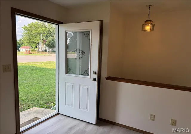 Homes for sale in Alton, IL | 3209 College Ave, Alton, IL 62002 | MLS# MIS26043760