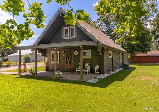 Homes for sale in Duquoin, IL | 173 Arrowwood Rd, Duquoin, IL 62832 | MLS# MIS26043763
