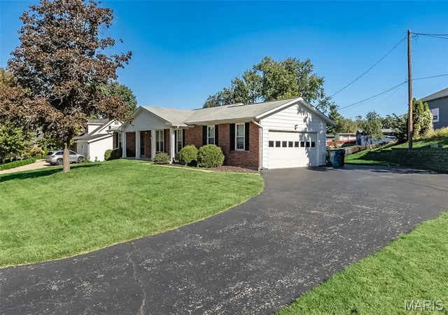 Photo 1 of Single family home for sale at 4923 E Concord Rd, Saint Louis, MO 63128 | MLS# MIS26043766 | Listing updated on 2026-10-10