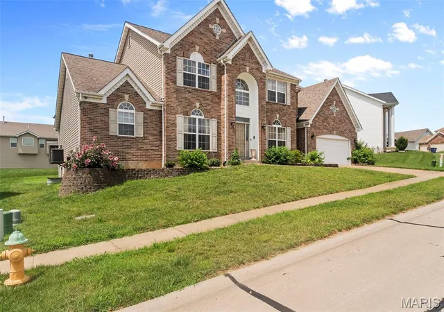3rd image of 5136 Delcastle Dr, Florissant, MO 63034 | MLS# MIS26043776