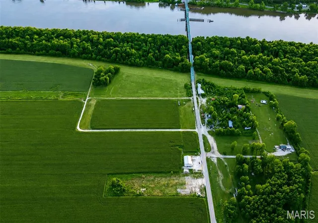 10th image of 1059 State Route 16, Eldred, IL 62027 | MLS# MIS26043784