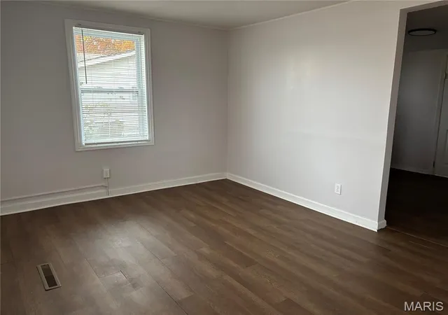 Photo 3 of Single family home for sale at 939 Green Mount Ln, Belleville, IL 62220 | MLS# MIS26043788 | Listing updated on 2026-07-12