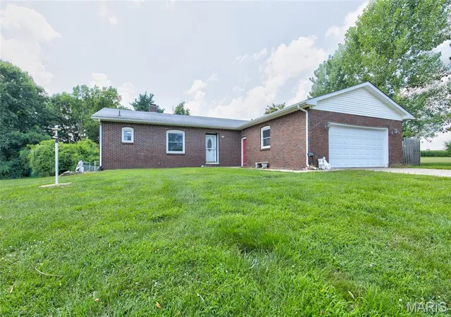 Photo 1 of Sale Pending at 14904 Sycamore St, Grafton, IL 62037 | MLS# MIS26043790 | Listing updated on 2026-08-04