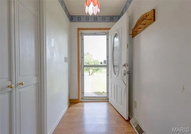 Photo 4 of Sale Pending at 14904 Sycamore St, Grafton, IL 62037 | MLS# MIS26043790 | Listing updated on 2026-08-04