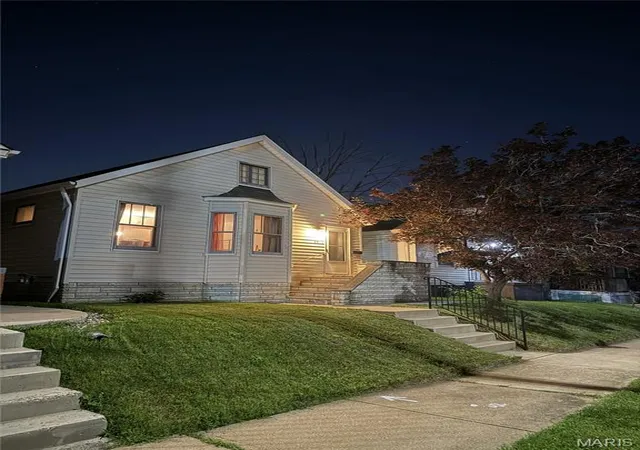2nd image of 3919 Delor St, St Louis, MO 63116 | MLS# MIS26043793