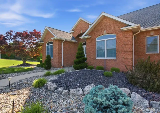 Homes for sale in Highland, IL | 157 Blue Bell Ln, Highland, IL 62249 | MLS# MIS26043795