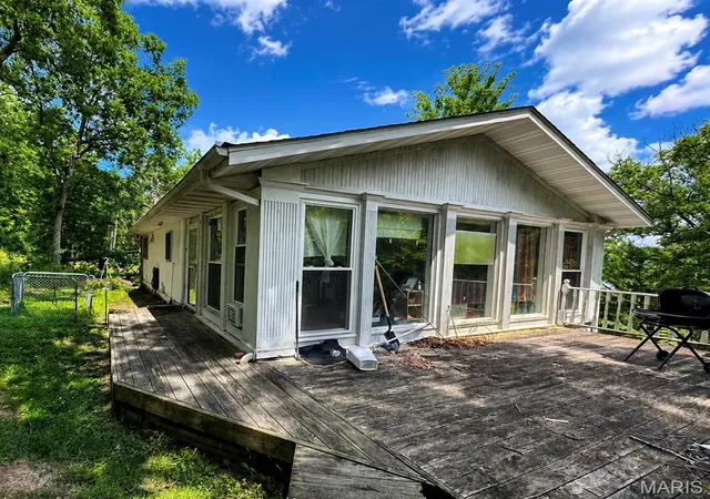 Homes for sale in Owensville, MO | 1644 Lakeshore Dr, Owensville, MO 65066 | MLS# MIS26043804