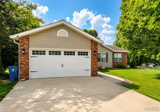 Photo 1 of Sale Pending at 2 Arbor Spgs, Troy, IL 62294 | MLS# MIS26043817 | Listing updated on 2026-08-18