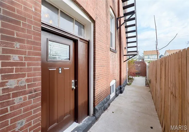 2nd image of 4253 Washington Blvd #A, St Louis, MO 63108 | MLS# MIS26043818