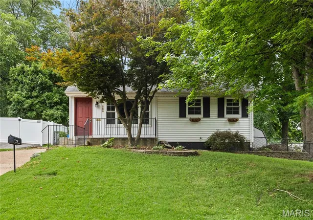 2nd image of 280 S Lafayette St, Florissant, MO 63031 | MLS# MIS26043820