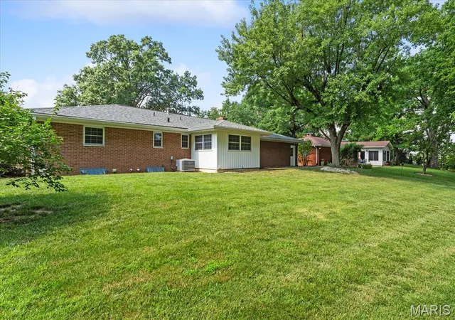 Homes for sale in Columbia, IL | 917 Hillcrest St, Columbia, IL 62236 | MLS# MIS26043821
