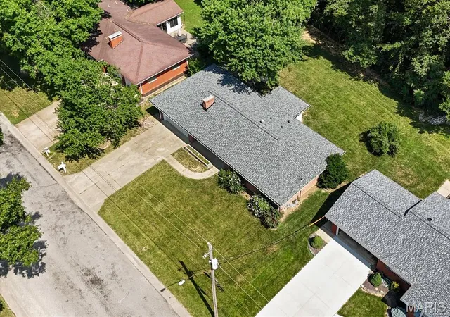 Homes for sale in Columbia, IL | 917 Hillcrest St, Columbia, IL 62236 | MLS# MIS26043821