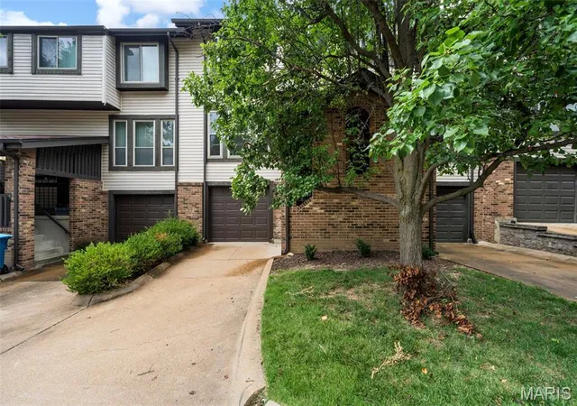 Photo 2 of Sale Pending at 2317 Driftwood Pl, Saint Louis, MO 63146 | MLS# MIS26043828 | Listing updated on 2026-10-14