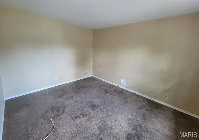 Photo 4 of Sale Pending at 10107 Castle Dr, St Louis, MO 63136 | MLS# MIS26043829 | Listing updated on 2026-08-11