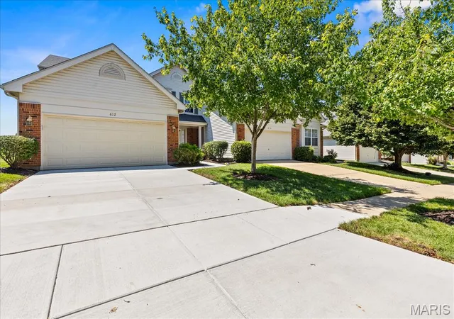 Photo 2 of Sale Pending at 612 Hawk Run Dr #61A, O Fallon, MO 63368 | MLS# MIS26043830 | Listing updated on 2026-08-25