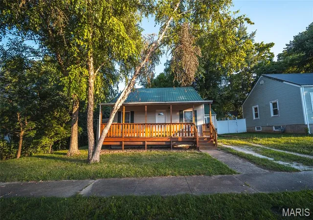 Homes for sale in Rolla, MO | 906 E 6th St, Rolla, MO 65401 | MLS# MIS26043831