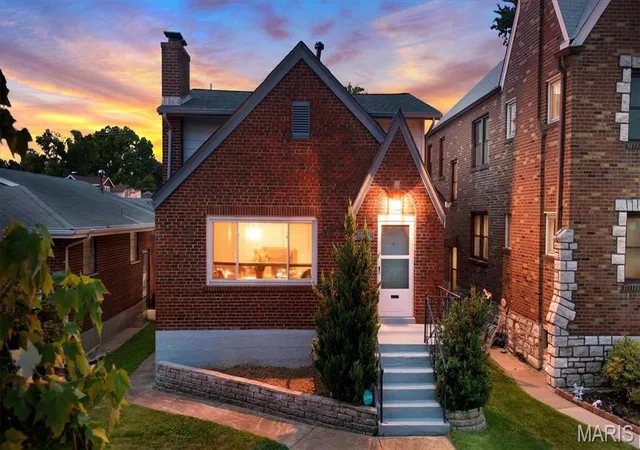 1st image of 3621 Watson Rd, Saint Louis, MO 63109 | MLS# MIS26043850