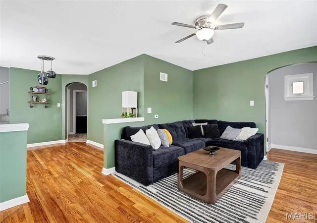 Photo 3 of Sale Pending at 3621 Watson Rd, Saint Louis, MO 63109 | MLS# MIS26043850 | Listing updated on 2026-08-25