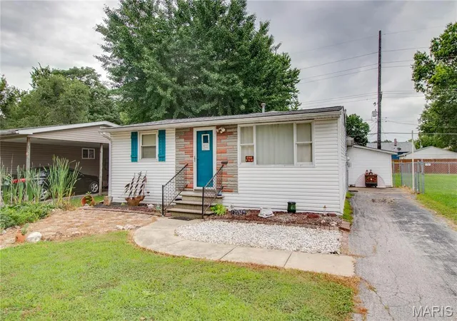 Photo 2 of Single family home for sale at 2132 Miracle Ave, Granite City, IL 62040 | MLS# MIS26043868 | Listing updated on 2026-09-10