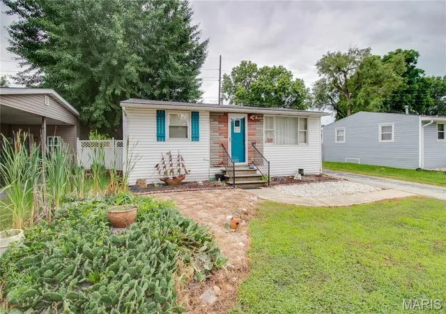 Photo 2 of Single family home for sale at 2132 Miracle Ave, Granite City, IL 62040 | MLS# MIS26043868 | Listing updated on 2026-09-10