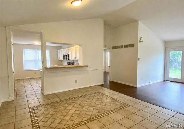 Photo 3 of Single family home for sale at 16455 Hampden Pl, Florissant, MO 63034 | MLS# MIS26043874 | Listing updated on 2026-08-25