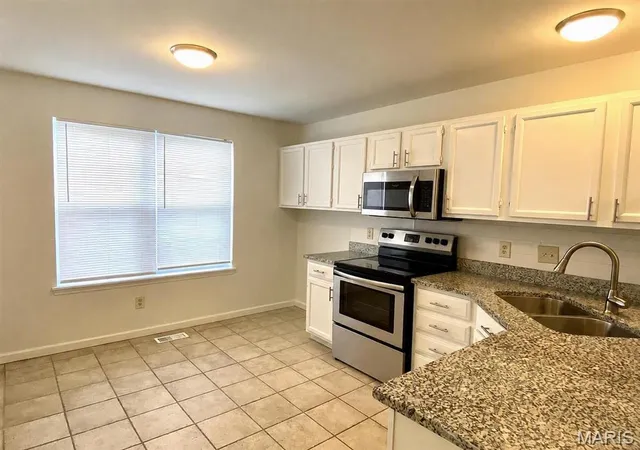 Photo 4 of Single family home for sale at 16455 Hampden Pl, Florissant, MO 63034 | MLS# MIS26043874 | Listing updated on 2026-08-25
