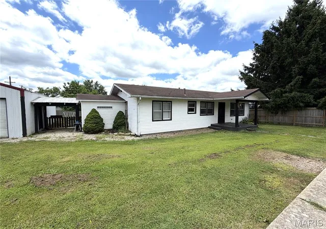 Homes for sale in Mountain View, MO | 221 E 3rd St, Mountain View, MO 65548 | MLS# MIS26043893