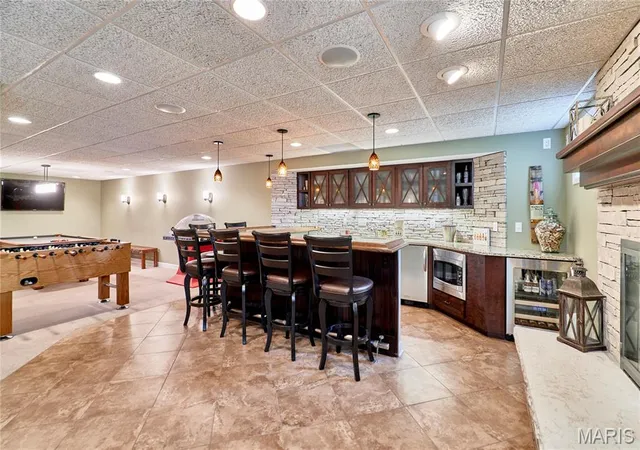 Photo 3 of Sale Pending at 2323 Wellington Estates Dr, Chesterfield, MO 63017 | MLS# MIS26043897 | Listing updated on 2026-08-02