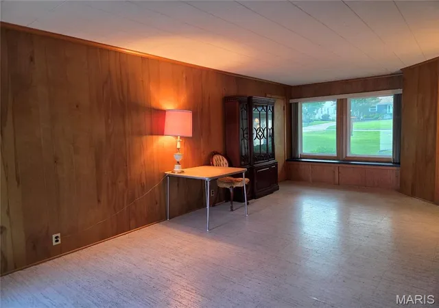 Photo 3 of Sale Pending at 137 Woodridge Rd, St Louis, MO 63122 | MLS# MIS26043927 | Listing updated on 2026-10-20