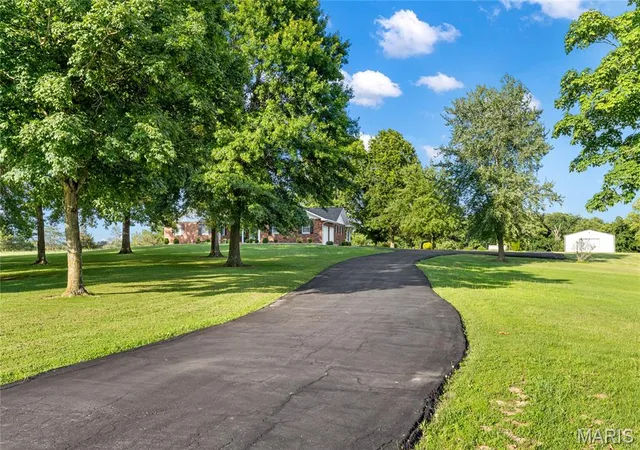 Photo 3 of Sale Pending at 794 Linns Mill Rd, Troy, MO 63379 | MLS# MIS26043935 | Listing updated on 2026-07-19