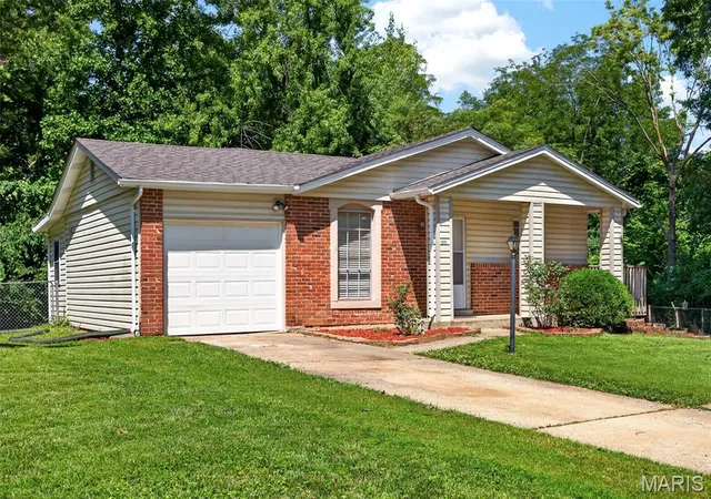2nd image of 1611 Autumn Hill Dr, O Fallon, MO 63366 | MLS# MIS26043949