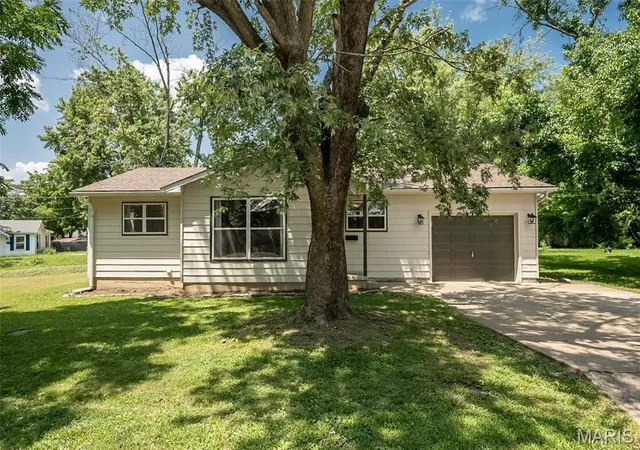 Homes for sale in Owensville, MO | 701 E Pear Ave, Owensville, MO 65066 | MLS# MIS26043966