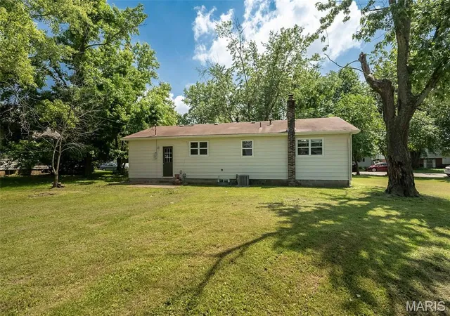 Homes for sale in Owensville, MO | 701 E Pear Ave, Owensville, MO 65066 | MLS# MIS26043966