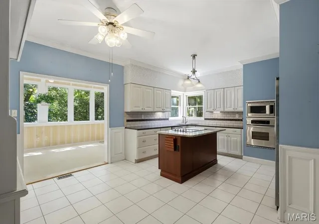 Photo 3 of Sale Pending at 477 Redwood Forest Dr, Ballwin, MO 63021 | MLS# MIS26043975 | Listing updated on 2026-10-03