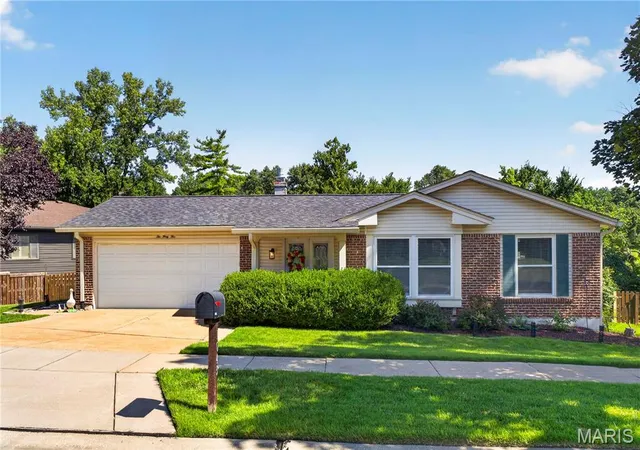 2nd image of 1045 Terracewood Cir, Ballwin, MO 63011 | MLS# MIS26043979