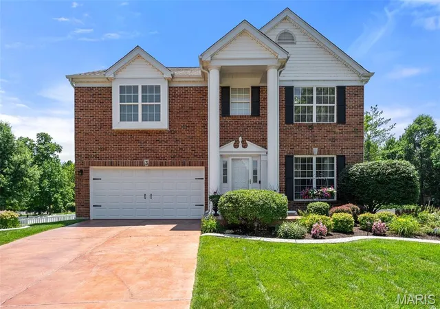 Photo 1 of Sale Pending at 3 Birchwood Ln Ct, Maryland Heights, MO 63043 | MLS# MIS26043993 | Listing updated on 2026-10-20