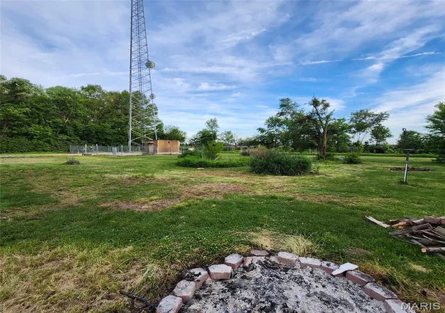 4th image of 309 E Clay St, Pleasant Hill, IL 62366 | MLS# MIS26043994