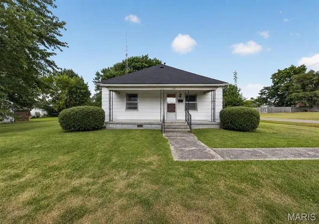 2nd image of 206 S Main Cross St, Bowling Green, MO 63334 | MLS# MIS26044002