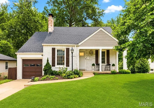 Homes for sale in Glendale, MO | 1031 Glenmoor Ave, Glendale, MO 63122 | MLS# MIS26044006