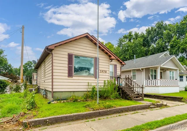 Homes for sale in Granite City, IL | 2470 Center St, Granite City, IL 62040 | MLS# MIS26044034