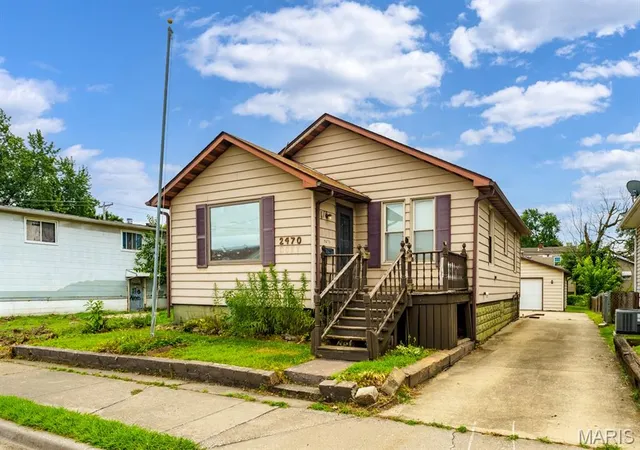 Homes for sale in Granite City, IL | 2470 Center St, Granite City, IL 62040 | MLS# MIS26044034