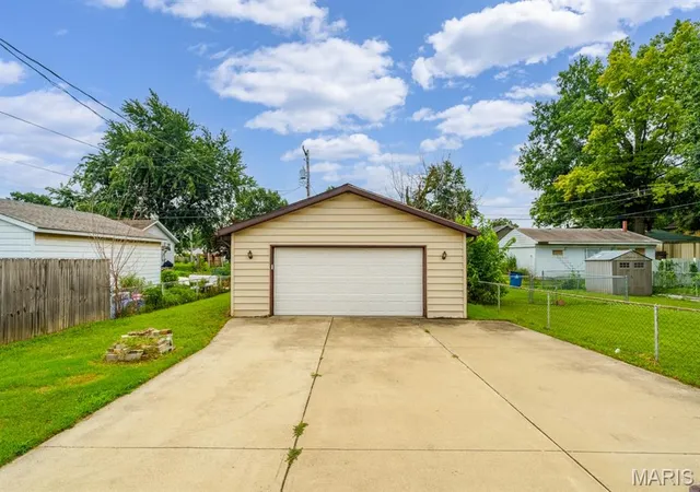 Homes for sale in Granite City, IL | 2470 Center St, Granite City, IL 62040 | MLS# MIS26044034