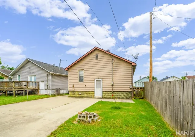 Homes for sale in Granite City, IL | 2470 Center St, Granite City, IL 62040 | MLS# MIS26044034