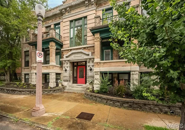 Photo 2 of Condo for sale at 19 N Taylor Ave #2N, Saint Louis, MO 63108 | MLS# MIS26044040 | Listing updated on 2026-08-15