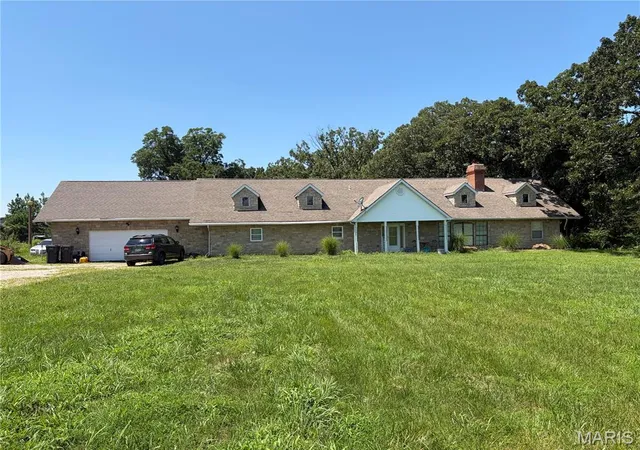 Homes for sale in St Clair, MO | 2707 N Service Rd, St Clair, MO 63077 | MLS# MIS26044046