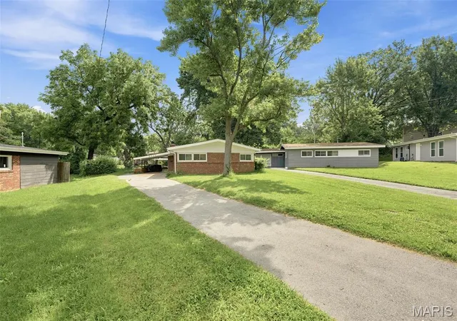 Photo 2 of Single family home for sale at 6830 Friarwood Dr, Saint Louis, MO 63134 | MLS# MIS26044053 | Listing updated on 2026-10-27